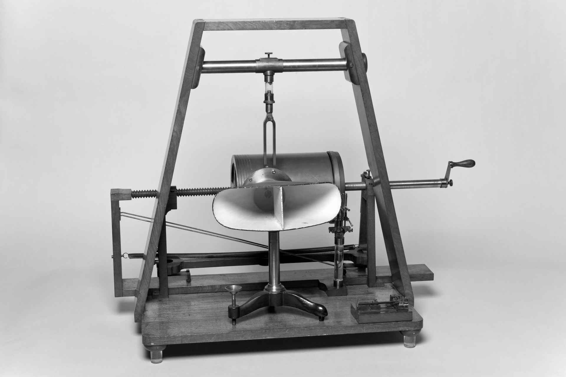 Donders' noematachograph for measuring reaction time